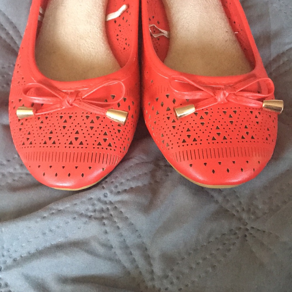 Red flats - Picture 2 of 4